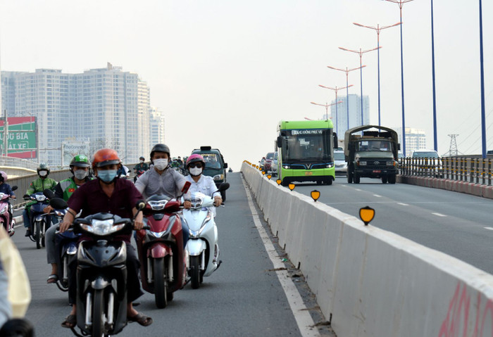 Xe buýt điện VinBus xuất hiện trên đường phố Sài Gòn ảnh 2 Xe buýt điện VinBus xuất hiện trên đường phố Sài Gòn ảnh 2