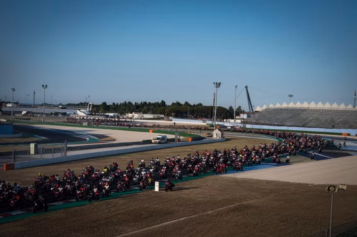 World Ducati Week 2022 đỏ rực với sự góp mặt của 80.000 biker toàn cầu ảnh 3
