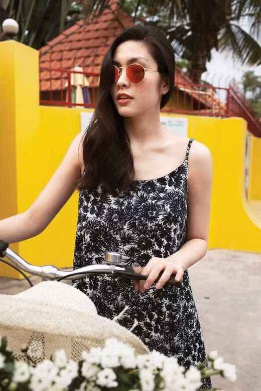 Bí quyết phối đồ và kính mát của Hà Tăng