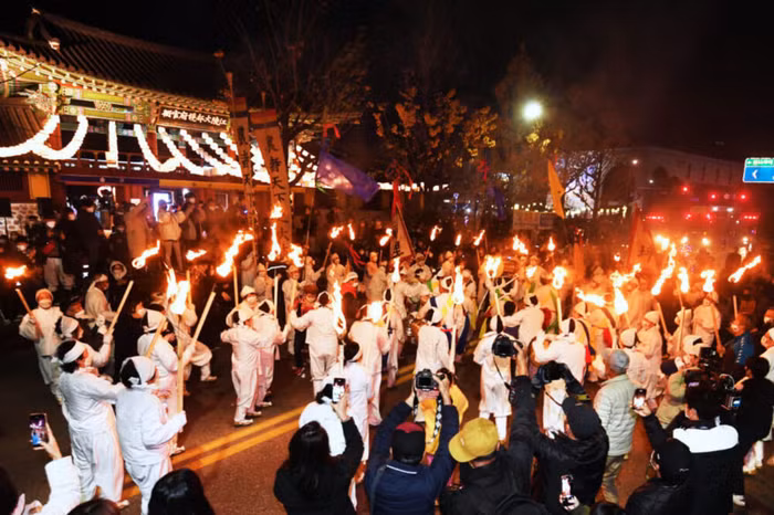 le-hoi-o-Gangneung-Gangneung-Webzine.jpg?w=1200&h=0&q=100&dpr=1&fit=crop&s=F1EhocNbPw-07ZkRbahNOQ