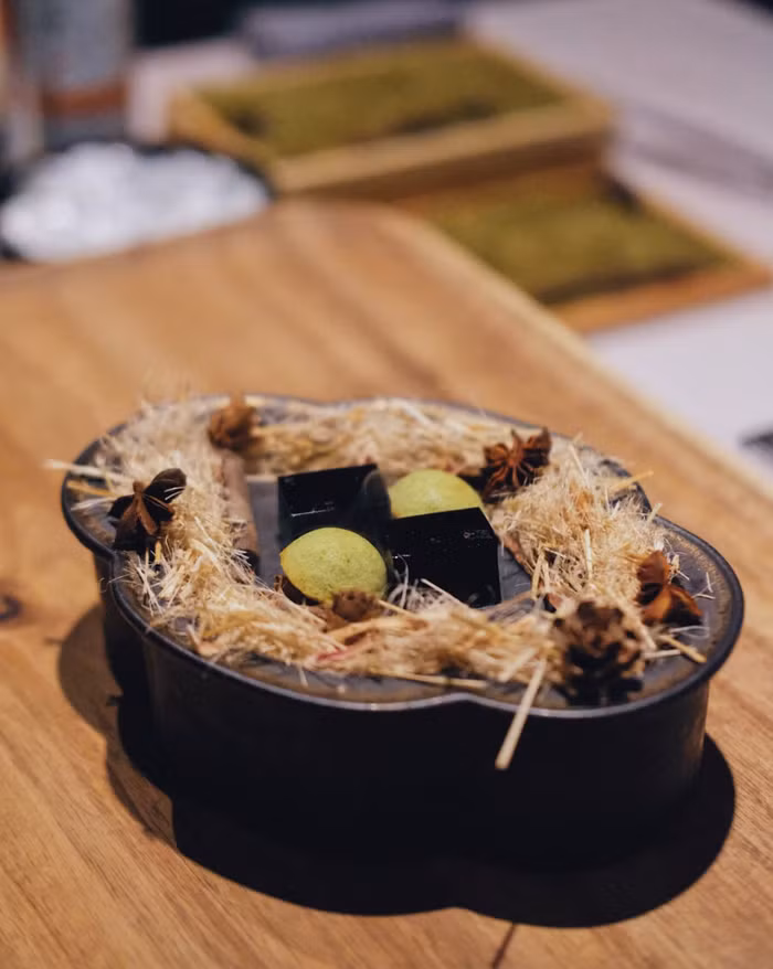 Các món ăn đều được trang trí, bày biện cầu kỳ, ghi điểm từ phần nhìn.