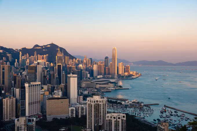 Hong Kong tặng vé máy bay