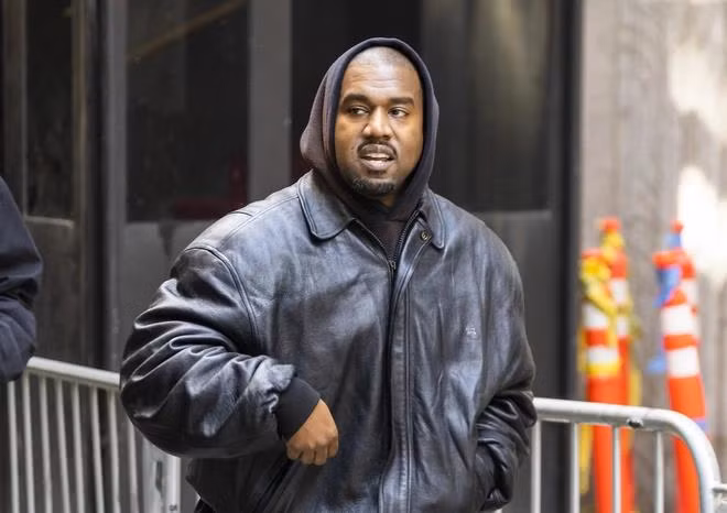 Kanye West mua mạng xã hội