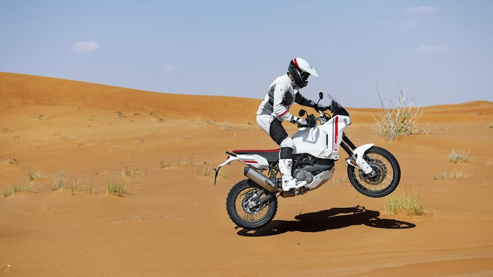 Ducati ra mắt xe địa hình mới "DesertX 2022"- Chiến binh mới của tính đồ đam mê tốc độ ảnh 3 Ducati ra mắt xe địa hình mới "DesertX 2022"- Chiến binh mới của tính đồ đam mê tốc độ ảnh 3