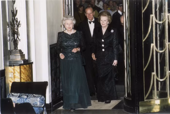 Vòng ngọc trai Hoàng gia Anh