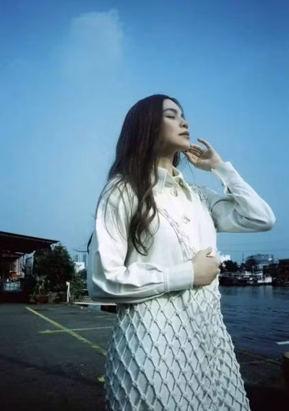 Hồ Ngọc Hà và những lần khoe đường cong quyến rũ trong thiết kế của Công Trí-5