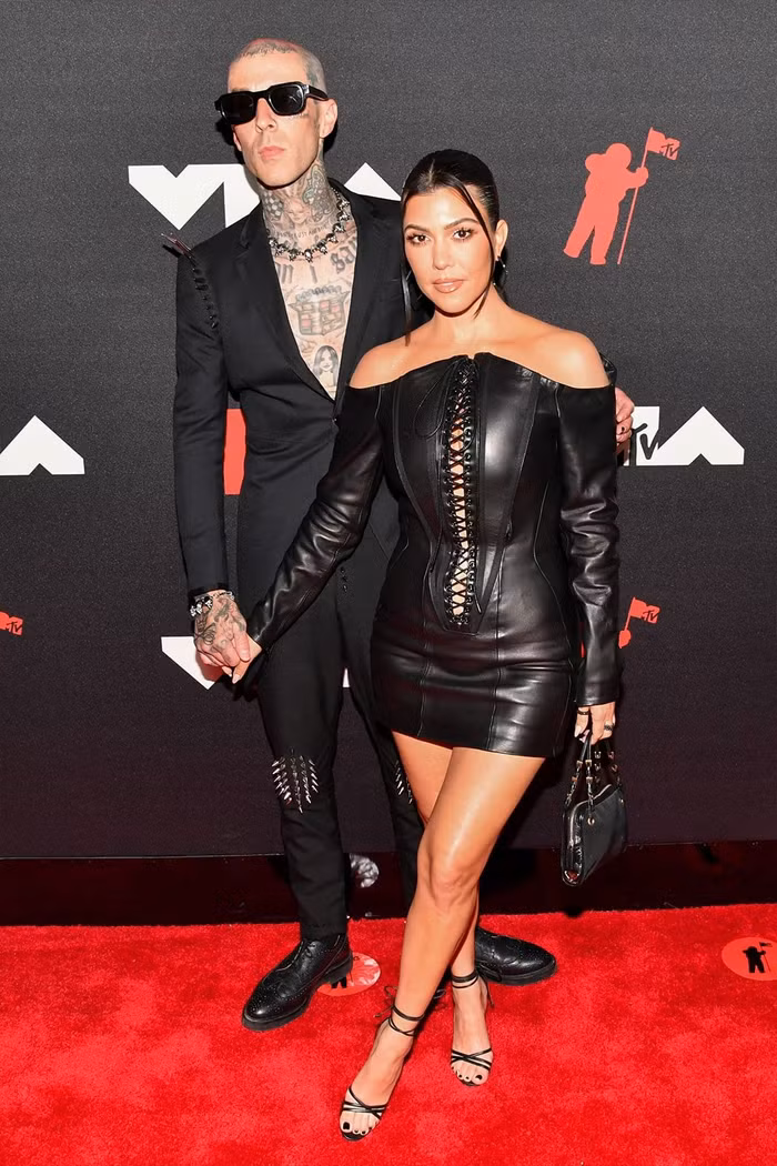 Kourtney Kardashian và Travis