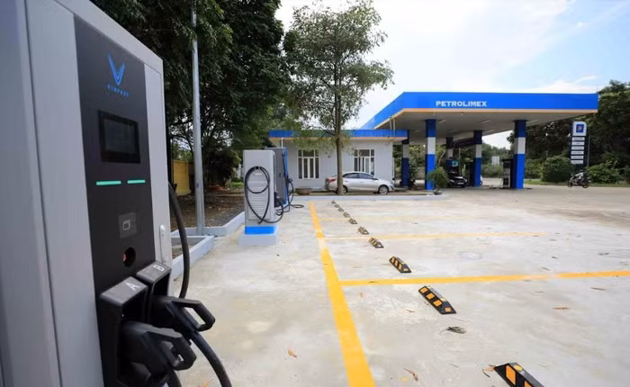 VinFast khai trương dịch vụ sạc xe điện tại hệ thống Petrolimex trên toàn quốc ảnh 4
