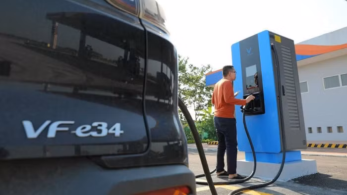 VinFast khai trương dịch vụ sạc xe điện tại hệ thống Petrolimex trên toàn quốc