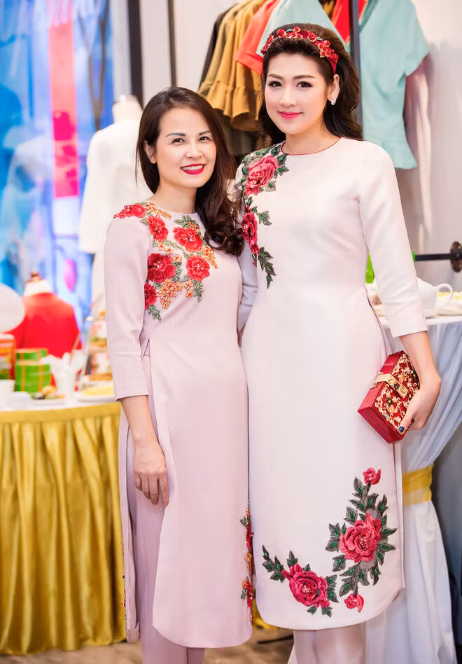 Top 5 bà mẹ của sao Việt có gu thời trang chất như nước cất-14