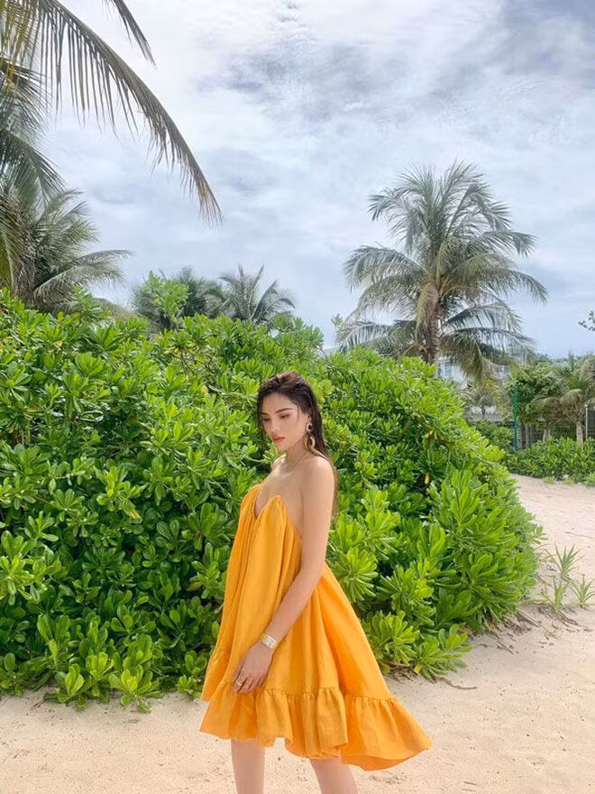 Có 1 mẫu đầm khiến sao nữ Vbiz mê mệt: Thoải mái level max nhưng lại khiến nhiều cô vướng vào nghi vấn có bầu - Ảnh 5.