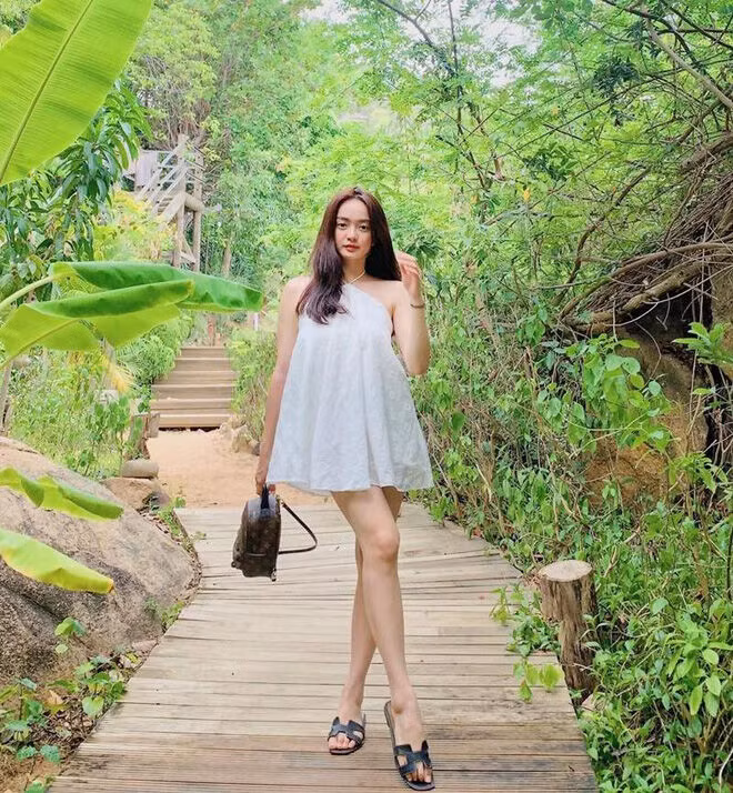 Có 1 mẫu đầm khiến sao nữ Vbiz mê mệt: Thoải mái level max nhưng lại khiến nhiều cô vướng vào nghi vấn có bầu - Ảnh 3.