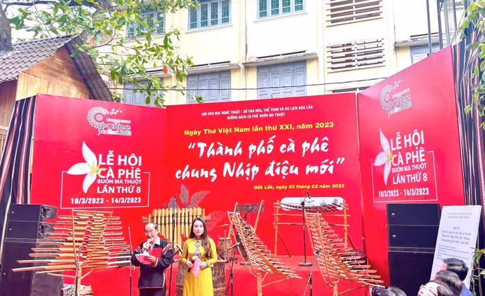 Ngày thơ Việt Nam năm 2023 với chủ đề “Thành Phố Cà Phê chung Nhịp điệu mới”