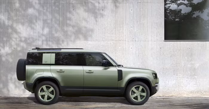 Land Rover Defender 75th Limited Edition có giá từ 6,699 tỷ đồng ảnh 1