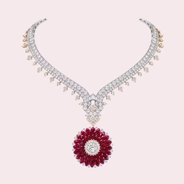 Kỹ thuật chế tác trang sức của Van Cleef & Arpels nâng tầm vẻ đẹp của đá quý ảnh 3