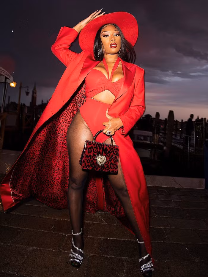 Các siêu sao lộng lẫy tham dự show thời trang cao cấp Dolce & Gabbana Alta Moda 2021-9