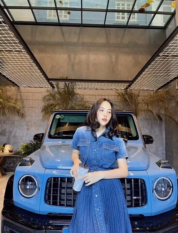 Đàm Thu Trang “bắt trend” lên đồ liên tục 9 bộ, biến hình trước siêu xe 14 tỷ-3