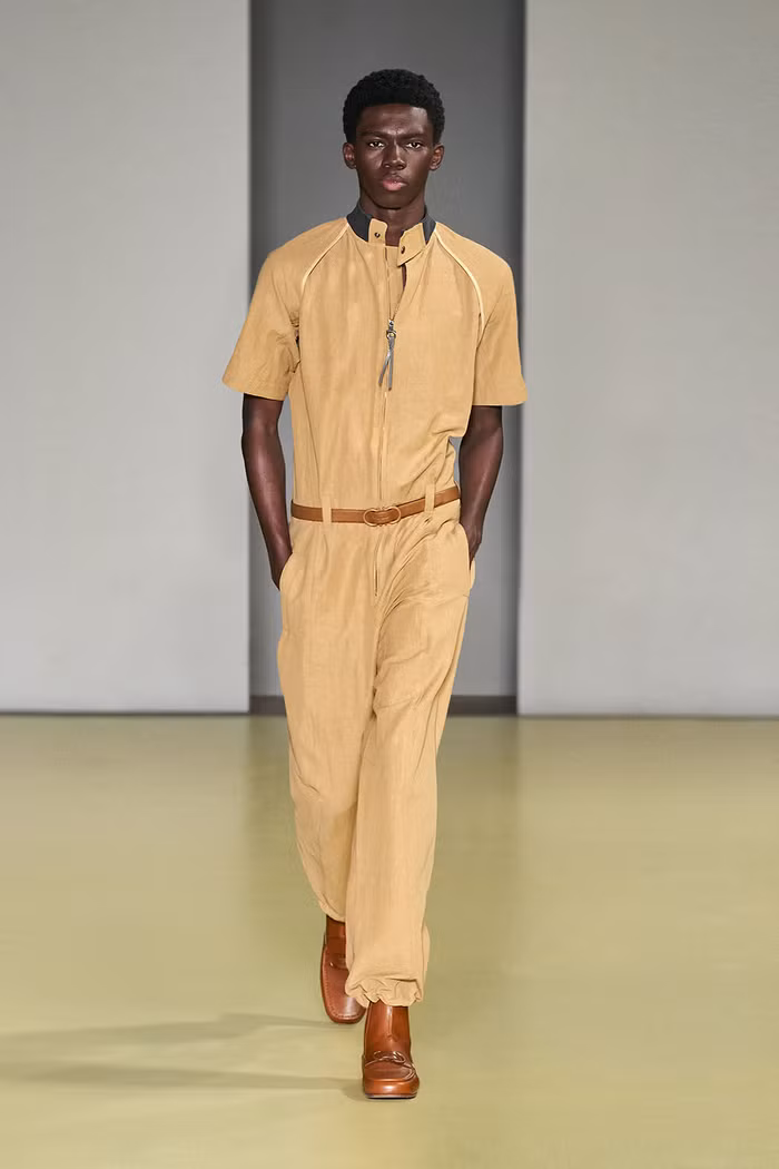 Salvatore Ferragamo BST Xuân Hè 2021 và bộ trang phục nam màu vàng