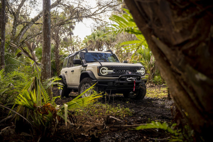 Ford Bronco Everglades 2022 ra mắt với khả năng off-road ở cả đường ngập lụt ảnh 7 Ford Bronco Everglades 2022 ra mắt với khả năng off-road ở cả đường ngập lụt ảnh 7