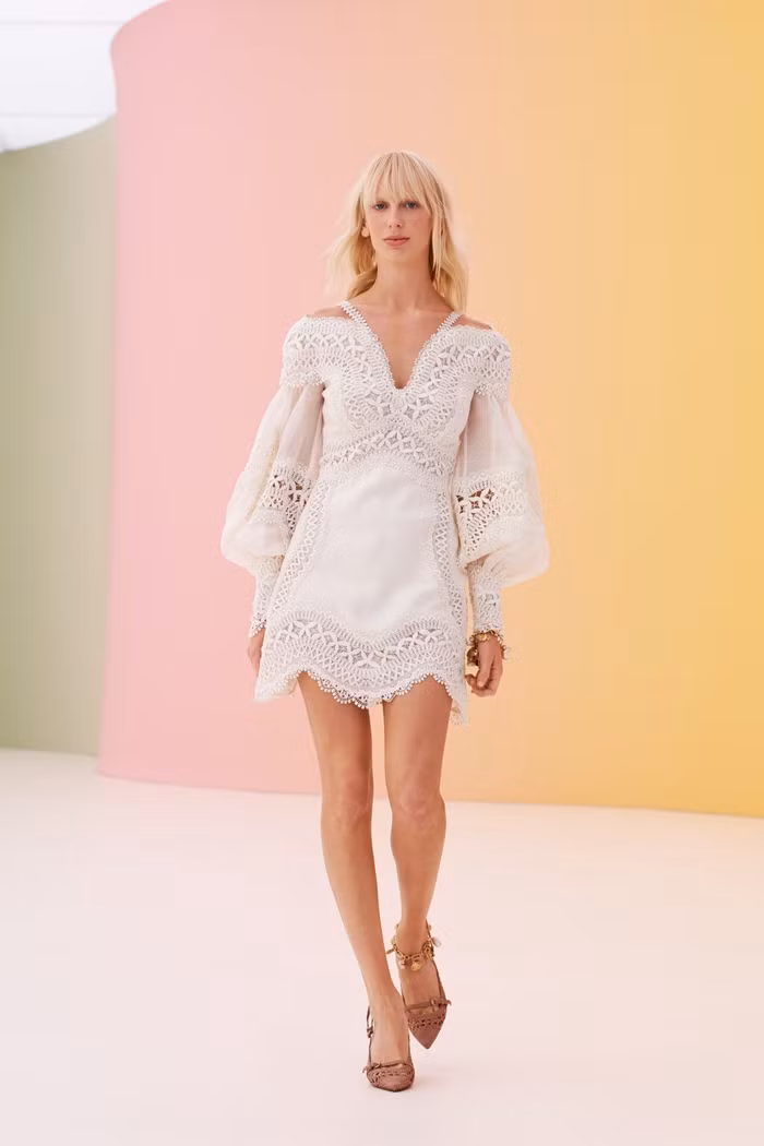 Những xu hướng ấn tượng từ các bộ sưu tập Cruise 2022 - P1-11