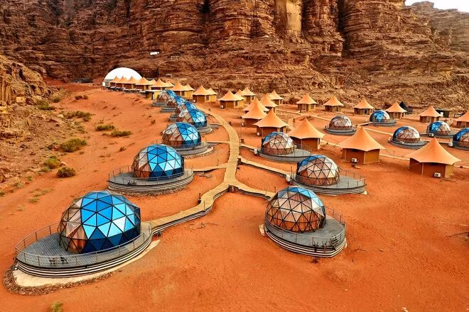 Choáng ngợp với khu cắm trại sang chảnh nằm... giữa sa mạc - 2
