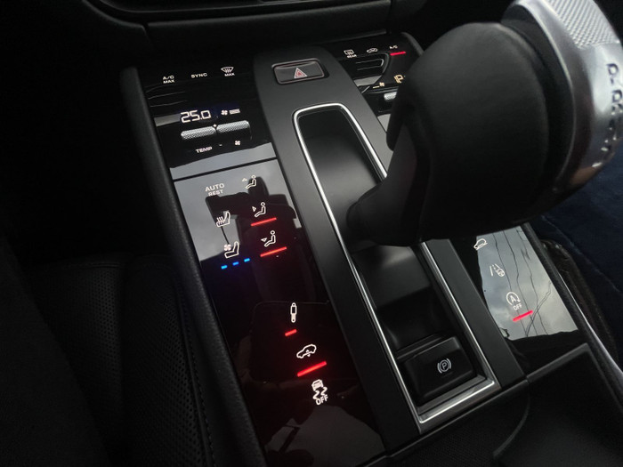 Porsche Macan 2022: Thay đổi nội - ngoại thất, nâng cấp khả năng vận hành ảnh 20 Porsche Macan 2022: Thay đổi nội - ngoại thất, nâng cấp khả năng vận hành ảnh 20