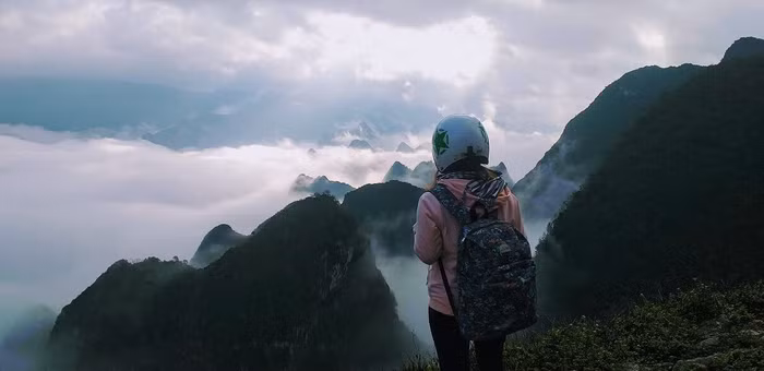 Lặng ngắm Mã Pí Lèng ngày mây phủ