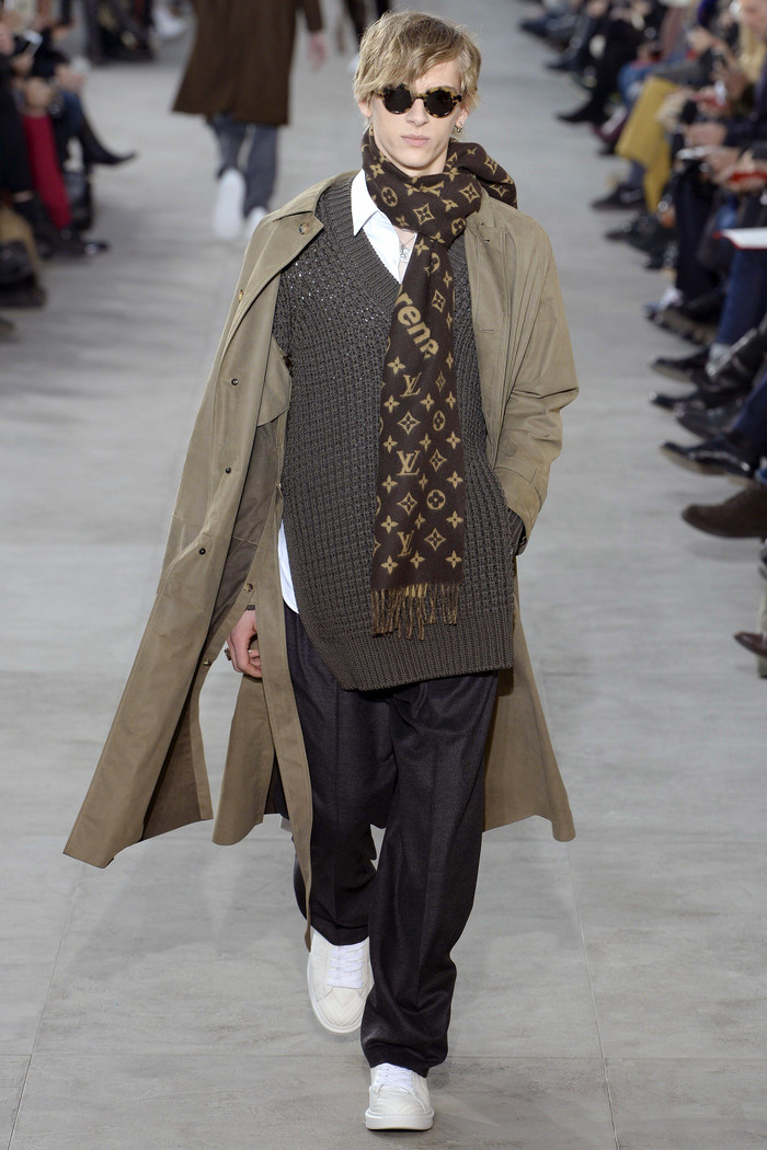 ELLE Man Style Calendar mix & match với trang phục in logo thương hiệu. (6) - Copy