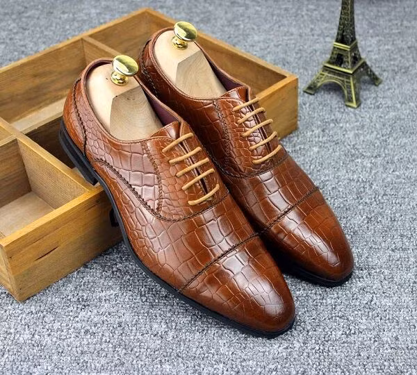 Về kiểu dáng, bạn nên chọn những kiểu giày ôm chân gọn gàng