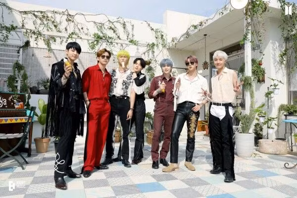 Top 5 ngôi sao âm nhạc kiếm nhiều tiền nhất năm 2020-4