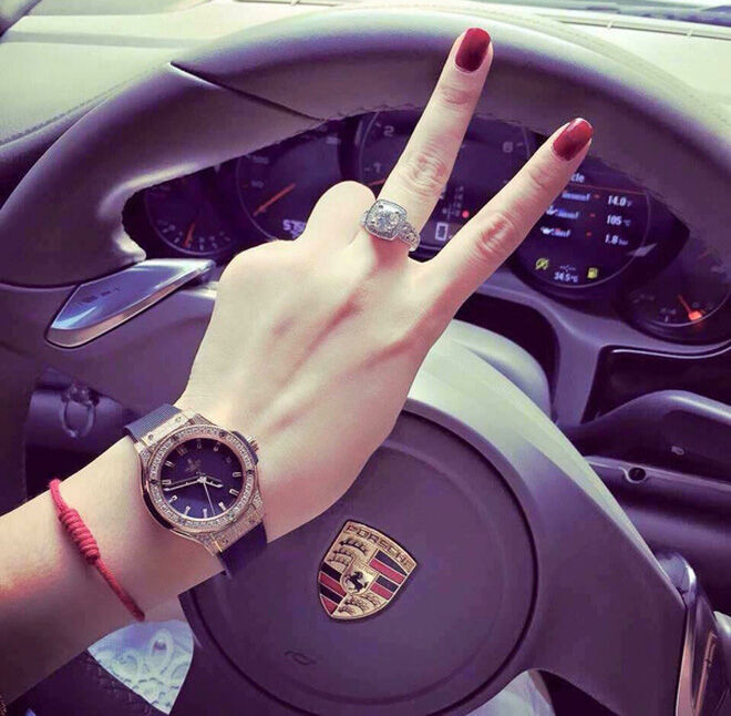 Bộ sưu tập đồng hồ, túi xách tiền tỉ của Hằng Túi khiến netizen ná thở ảnh 1