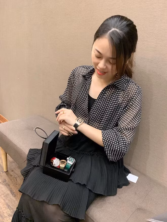 Bộ sưu tập đồng hồ, túi xách tiền tỉ của Hằng Túi khiến netizen ná thở ảnh 5