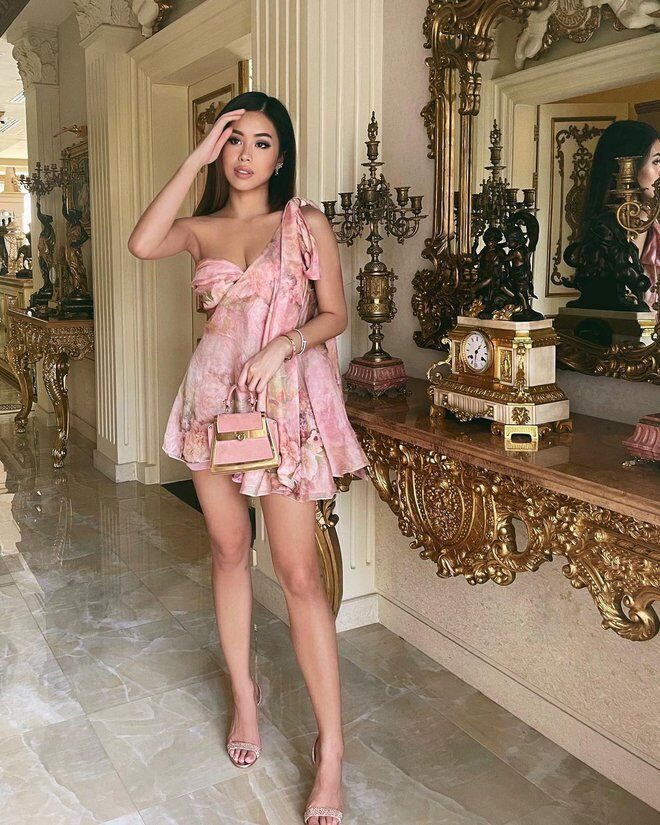 Tiên Nguyễn - Cuộc sống xa hoa tại căn biệt thự như lâu đài của ái nữ nhà "vua hàng hiệu" ảnh 5
