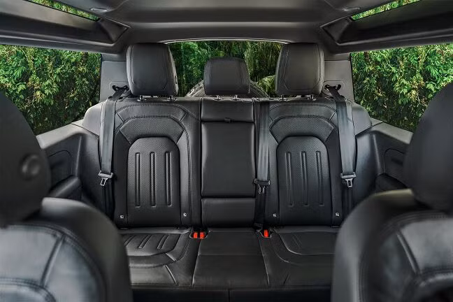 Land Rover Defender 90 mới ra mắt tại Việt Nam: Thêm lựa chọn SUV cho khách hàng thích sự khác biệt land-rover-defender-90-3.png