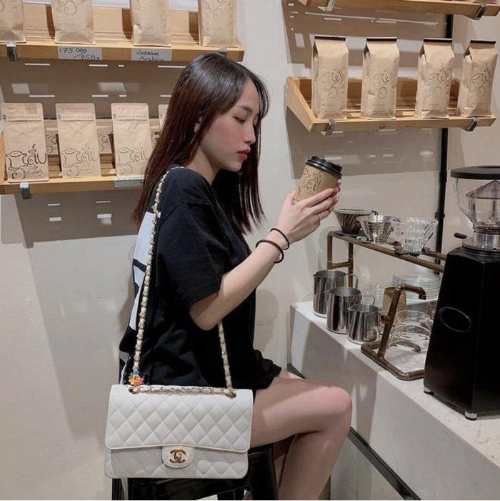 Ái nữ Minh Nhựa tậu giày hiệu liền tay giữa mùa dịch ảnh 13