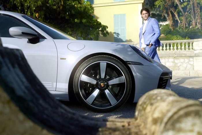 Porsche 911 Sport Classic 2023 với hộp số sàn, công suất đạt 543 lực ảnh 5