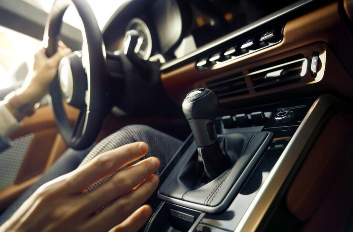 Porsche 911 Sport Classic 2023 với hộp số sàn, công suất đạt 543 lực ảnh 1