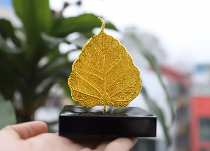 Lá Bồ Đề mạ vàng - Món quà với ý nghĩa mong muốn cuộc sống luôn gặp nhiều may mắn, bình an và hạnh phúc, là điều mà mọi người mẹ mong ước và luôn cố gắng hướng tới cho gia đình.