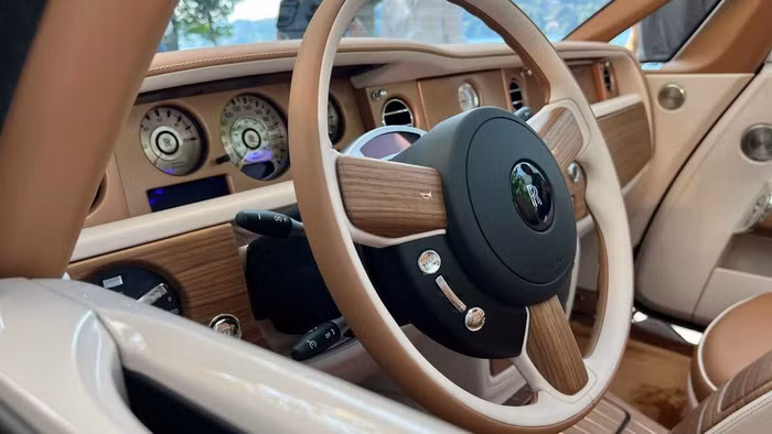 Cận cảnh Rolls-Royce Boat Tail thứ 2 với màu sơn độc đáo ảnh 5