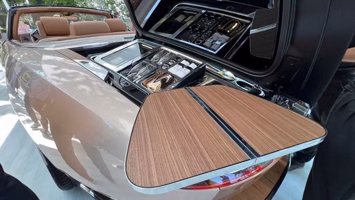 Cận cảnh Rolls-Royce Boat Tail thứ 2 với màu sơn độc đáo ảnh 9