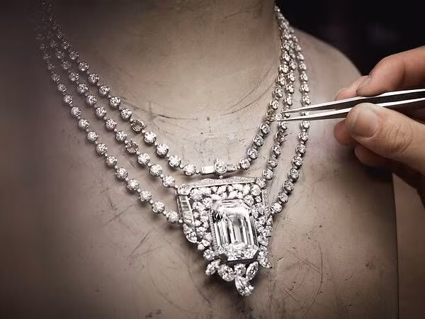 Chanel 55.55 - sợi dây chuyền tri ân 100 năm biểu tượng Chanel N°5