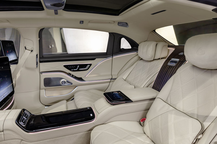 Bộ đôi Mercedes-Maybach S 450 4MATIC và S 680 4MATIC ra mắt thị trường Việt Nam ảnh 9 Bộ đôi Mercedes-Maybach S 450 4MATIC và S 680 4MATIC ra mắt thị trường Việt Nam ảnh 9