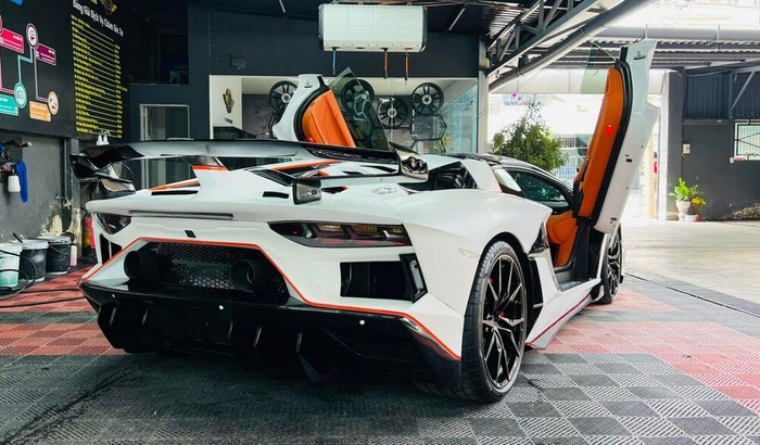 Lamborghini Aventador Roadster độ thành phiên bản giới hạn SVJ đầu tiên tại Việt Nam ảnh 2