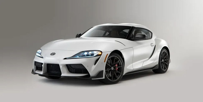 Toyota GR Supra 2023 được bổ sung thêm phiên bản số sàn