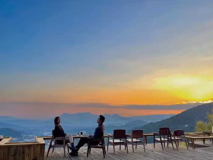 Du lịch Đà Lạt ngắm hoàng hôn lãng mạn ở tiệm cafe hoàng hôn chiều - iVIVU.com