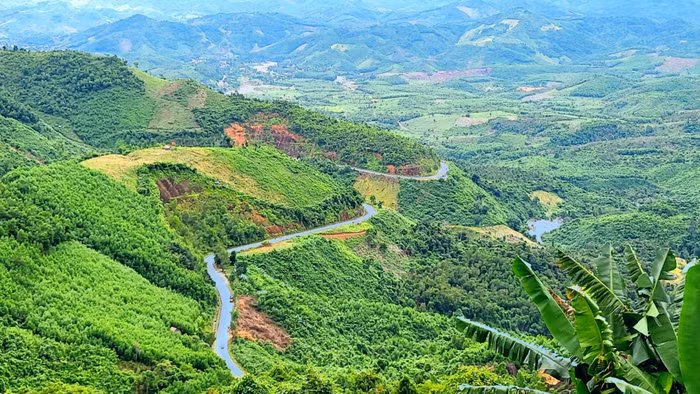 Hút hồn với vẻ đẹp hùng vỹ của Đèo Khánh Lê: Con đường nối biển và hoa ảnh 12