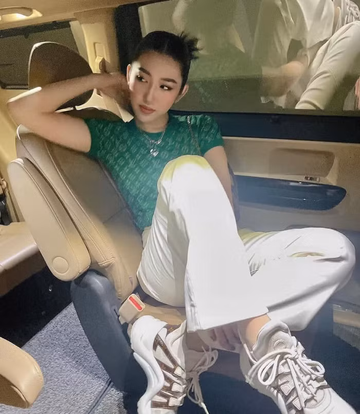 Bóc giá “phỏng tay” chiếc áo xanh lá xinh ngất ngây của người đẹp Thúy Ngân-2