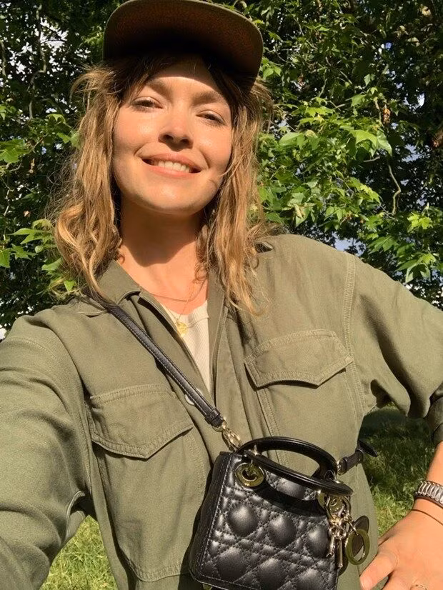 Hàng loạt các nàng thơ Dior “check-in” cùng Dior Micro Bag-6