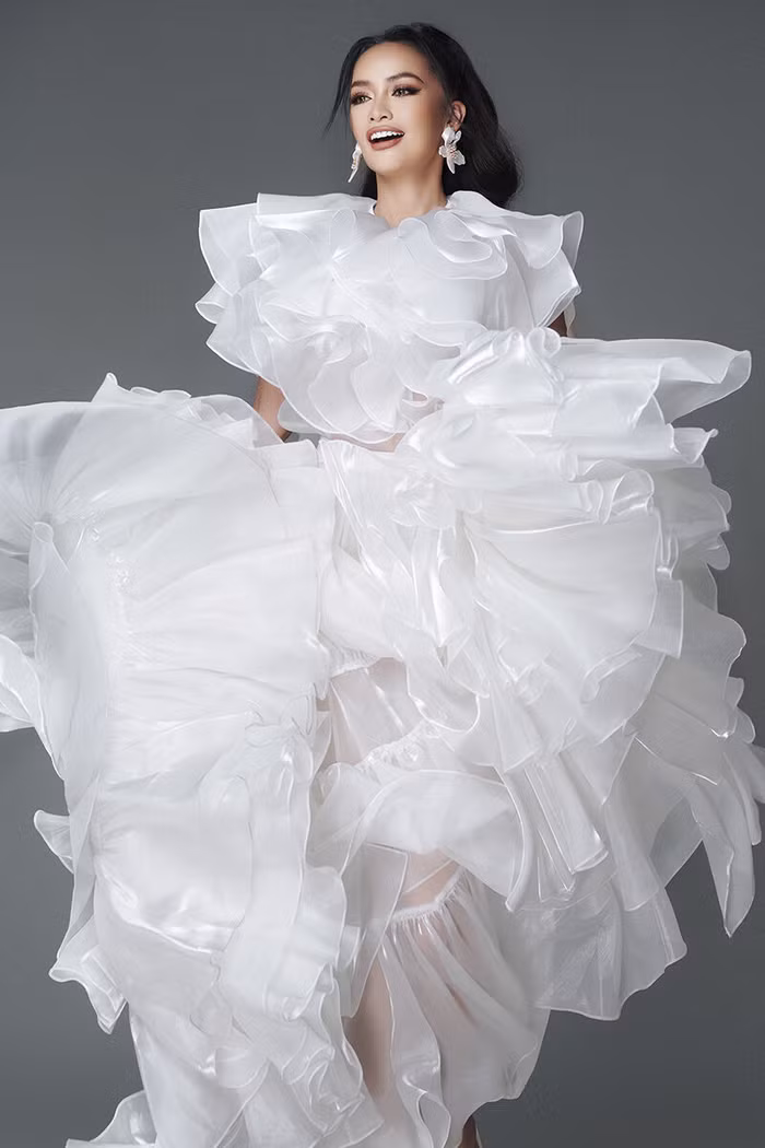 Hoa hậu Ngọc Châu đẹp rạng rỡ trong bộ sưu tập mới của NTK Đỗ Mạnh Cường ảnh 10