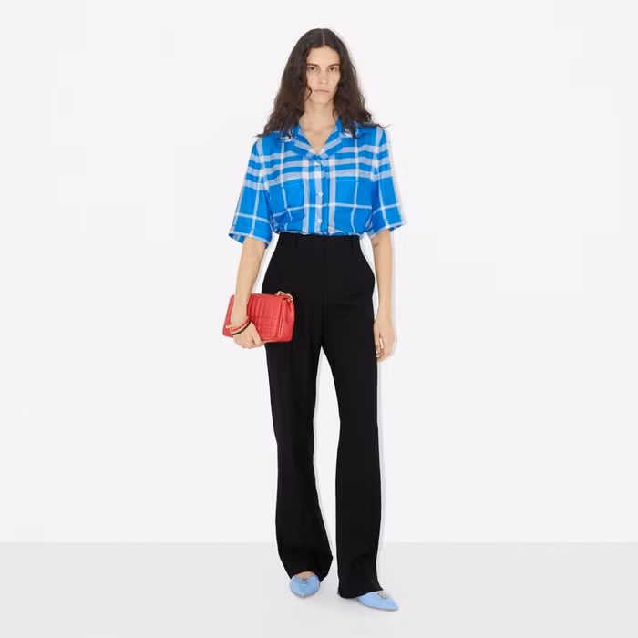 3FAD6B6B-BBC1-4BST Burberry Xuân Hè 202341-8E4B-BA84FD6D1572-2.jpeg